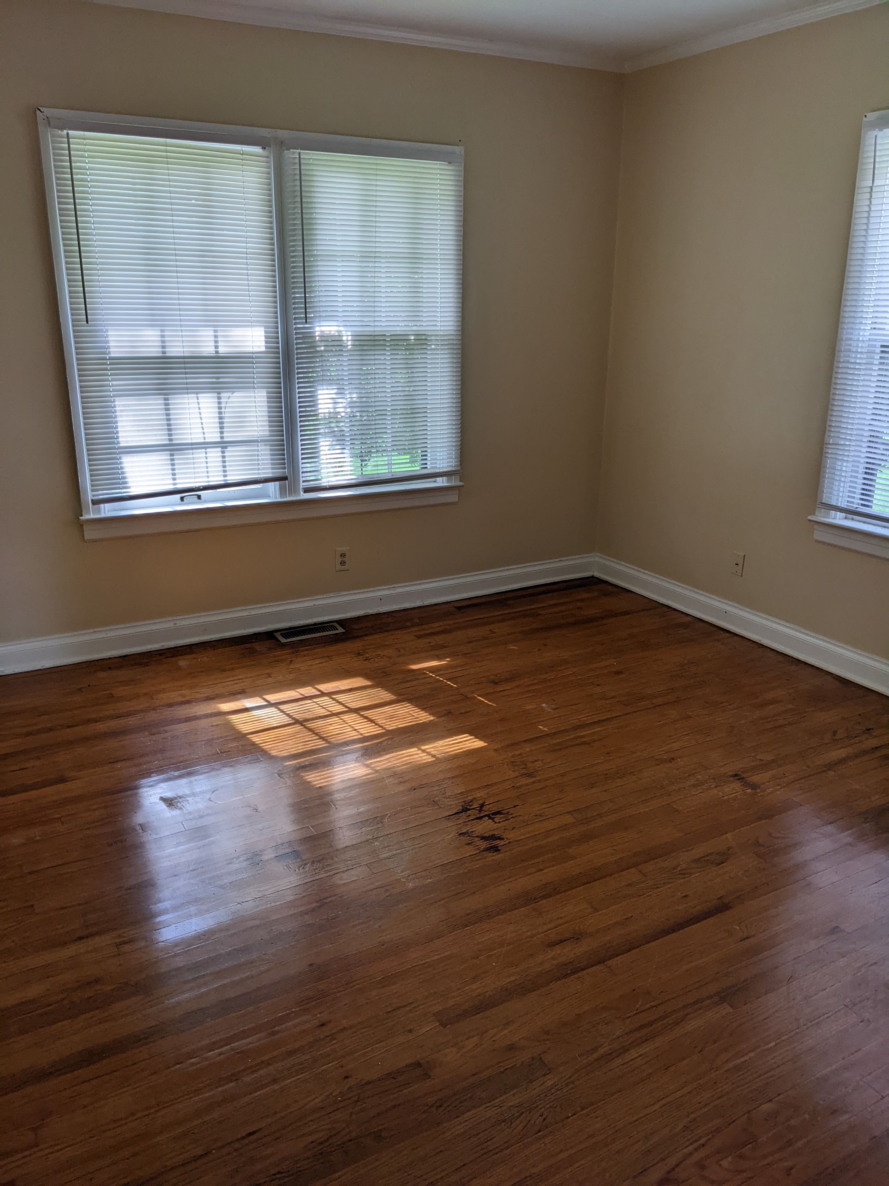 1289 Hunters Point Pike