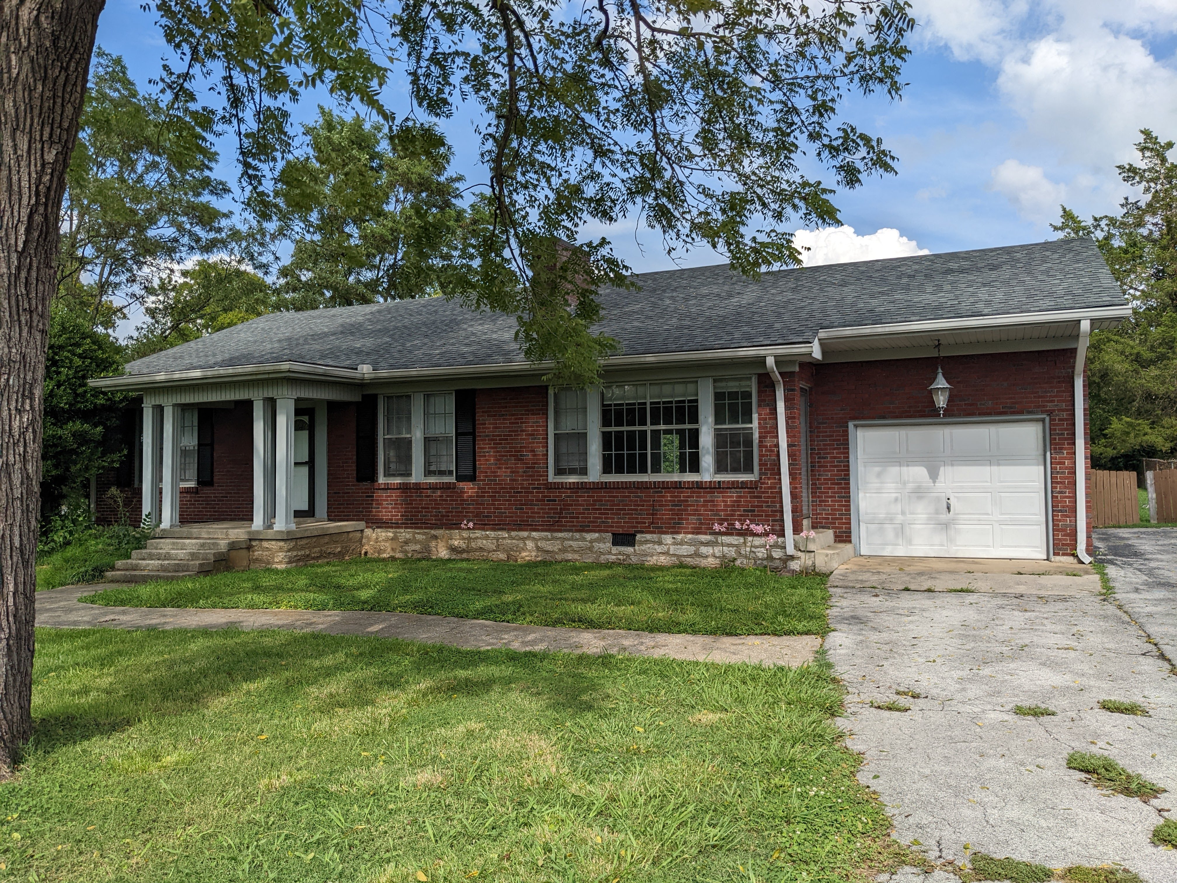 1289 Hunters Point Pike