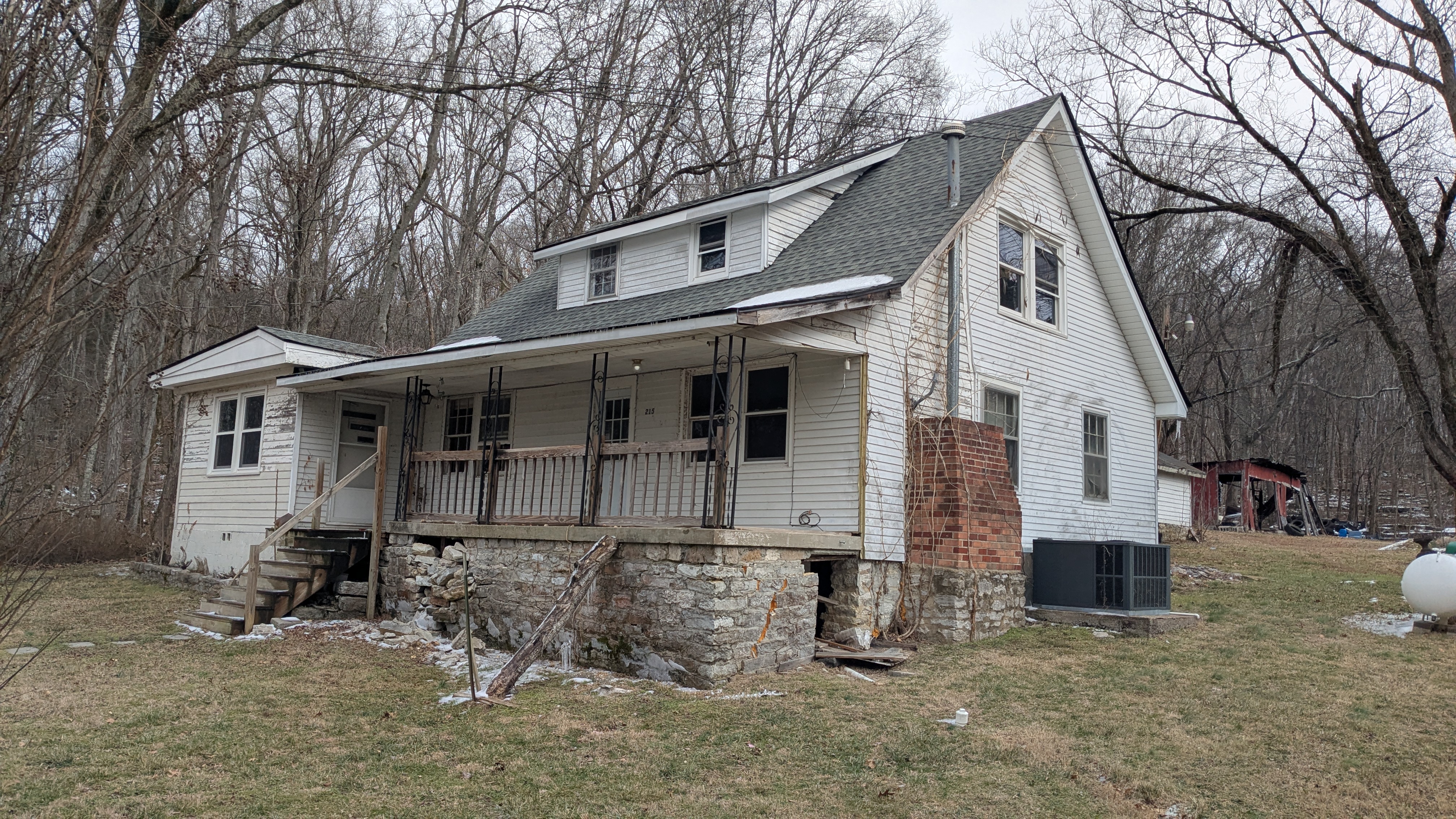 215 Robertson Lane